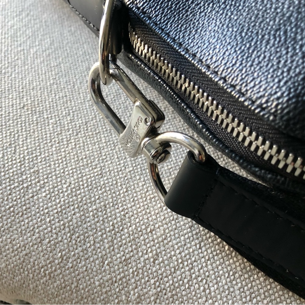 Authentic Louis Vuitton Damier Graphite Porte Documents Jour leather Bag - Picture 9 of 10
